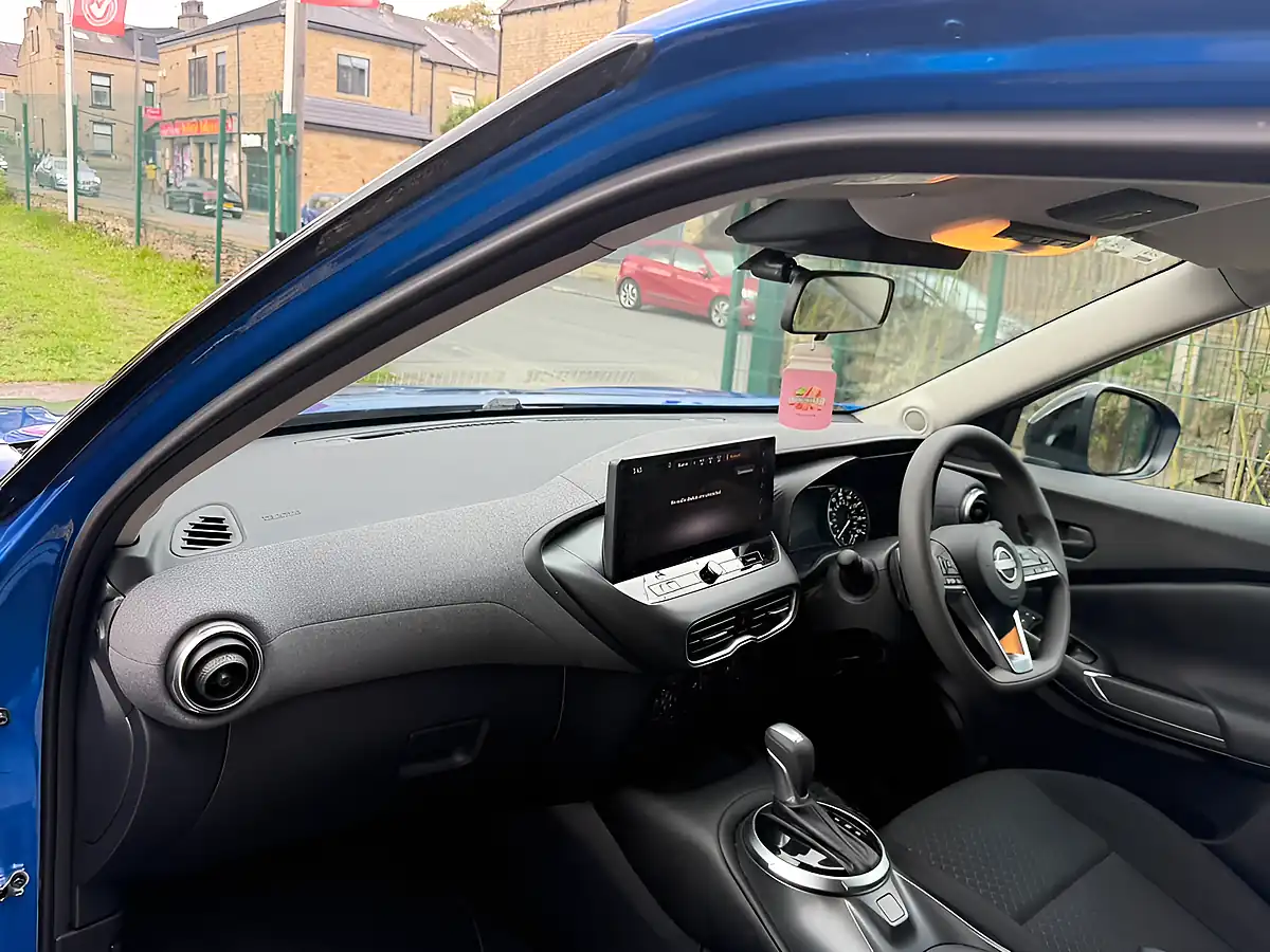 Used 2025 Nissan Juke Acenta Premium Blue - Interior and Exterior details 14