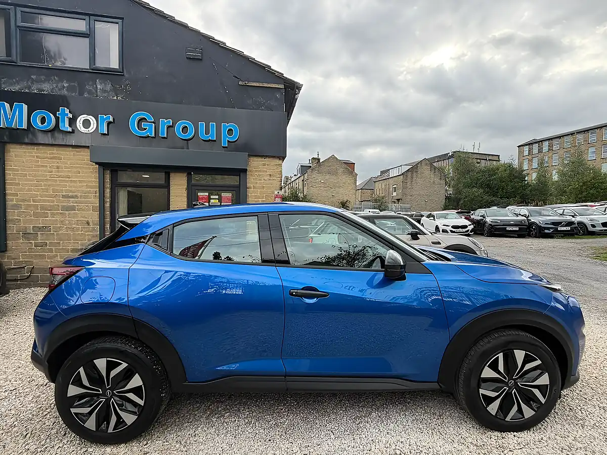 Used 2025 Nissan Juke Acenta Premium Blue - Interior and Exterior details 6