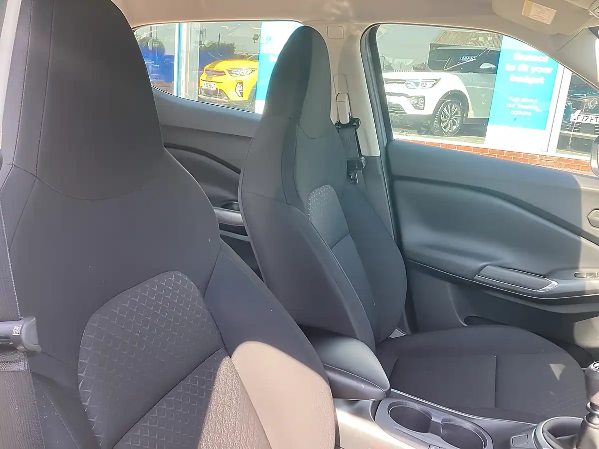Used 2025 Nissan Juke Acenta Premium Grey - Interior and Exterior details 8