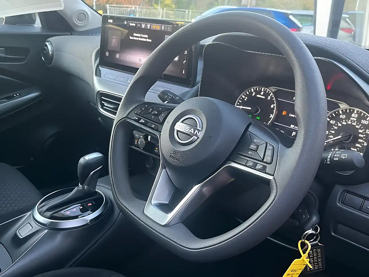 Used 2025 Nissan Juke Acenta Premium Red - Interior and Exterior details 14