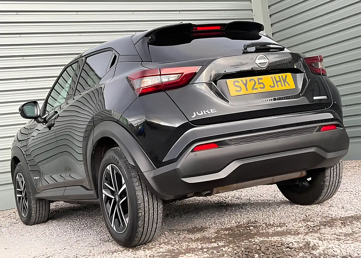 Used 2025 Nissan Juke N-Connecta Black - Interior and Exterior details 10