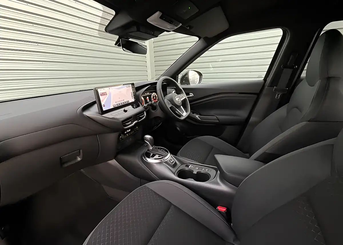 Used 2025 Nissan Juke N-Connecta Black - Interior and Exterior details 11
