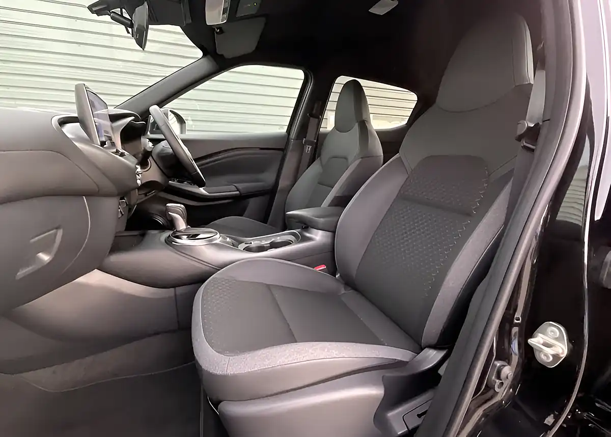 Used 2025 Nissan Juke N-Connecta Black - Interior and Exterior details 12