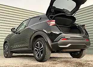 Used 2025 Nissan Juke N-Connecta Black - Interior and Exterior details 17