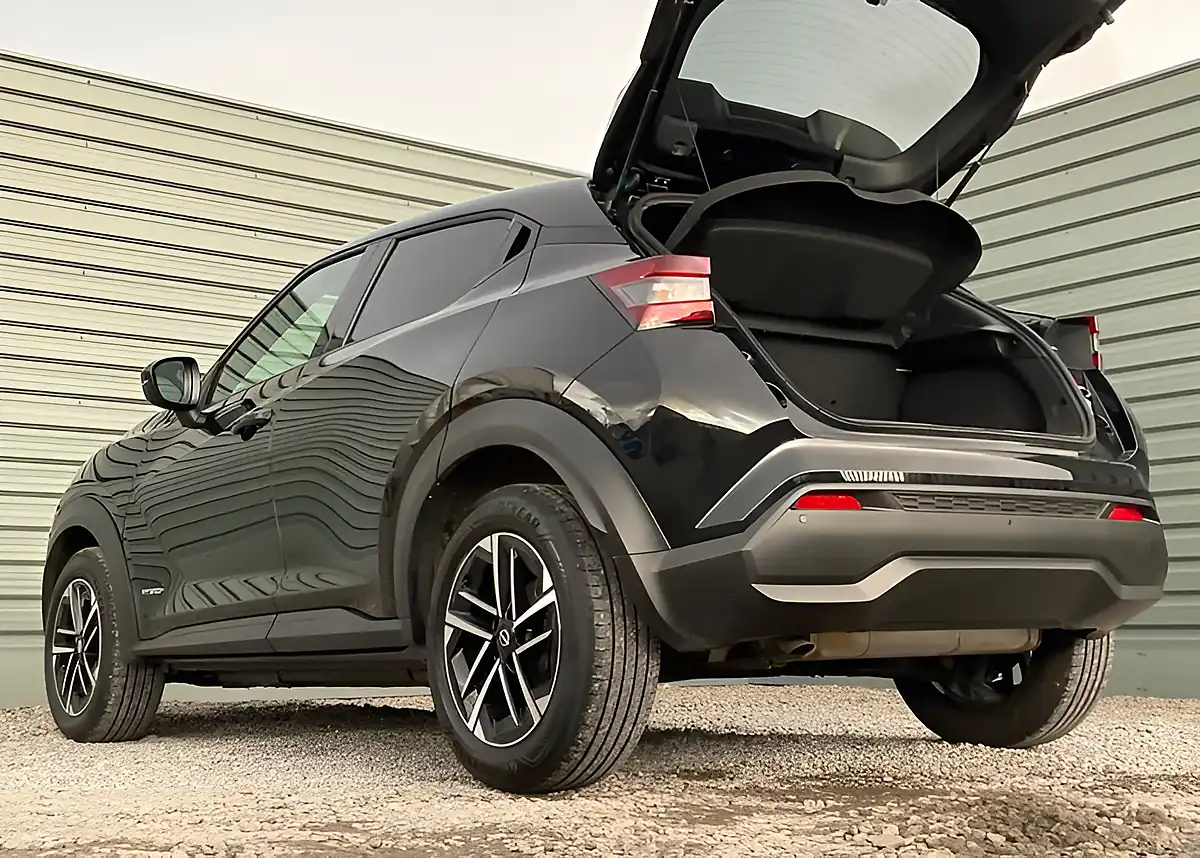 Used 2025 Nissan Juke N-Connecta Black - Interior and Exterior details 17