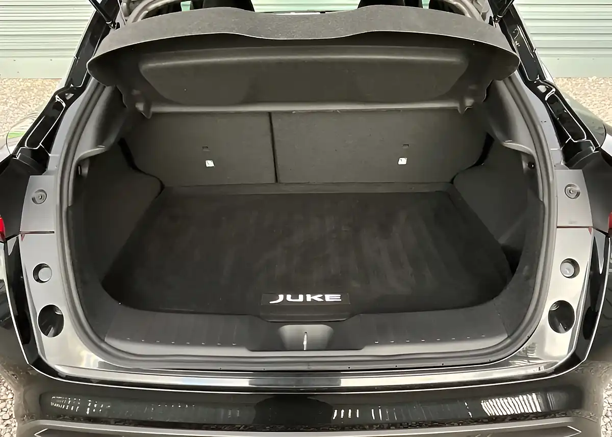 Used 2025 Nissan Juke N-Connecta Black - Interior and Exterior details 19