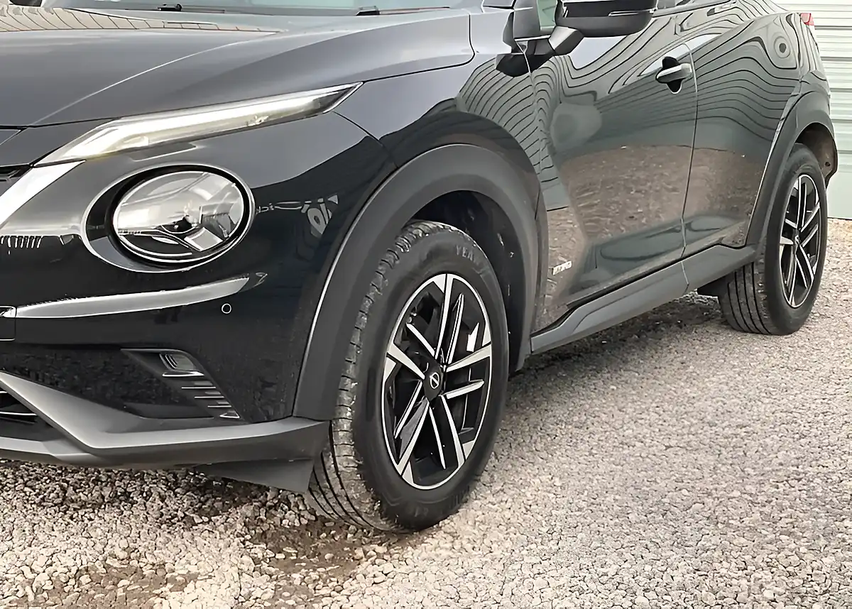 Used 2025 Nissan Juke N-Connecta Black - Interior and Exterior details 5