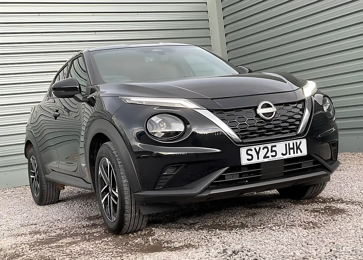 Used 2025 Nissan Juke N-Connecta Black - Interior and Exterior details 7