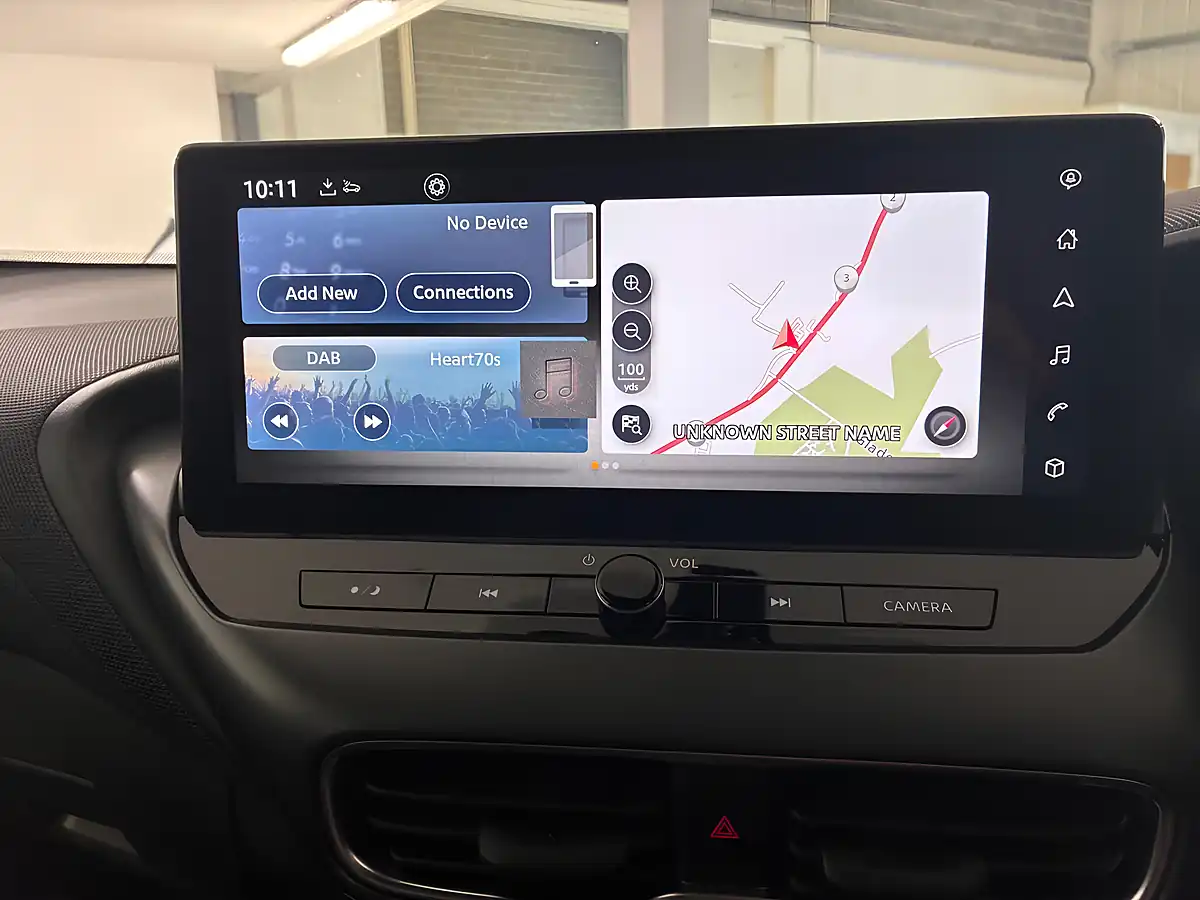 Used 2025 Nissan Juke N-Connecta Black - Interior and Exterior details 11