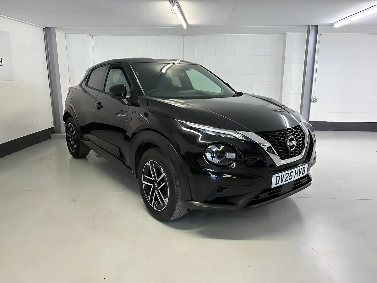 Used 2025 Nissan Juke N-Connecta Black - Interior and Exterior details 3