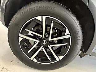 Used 2025 Nissan Juke N-Connecta Black - Interior and Exterior details 5