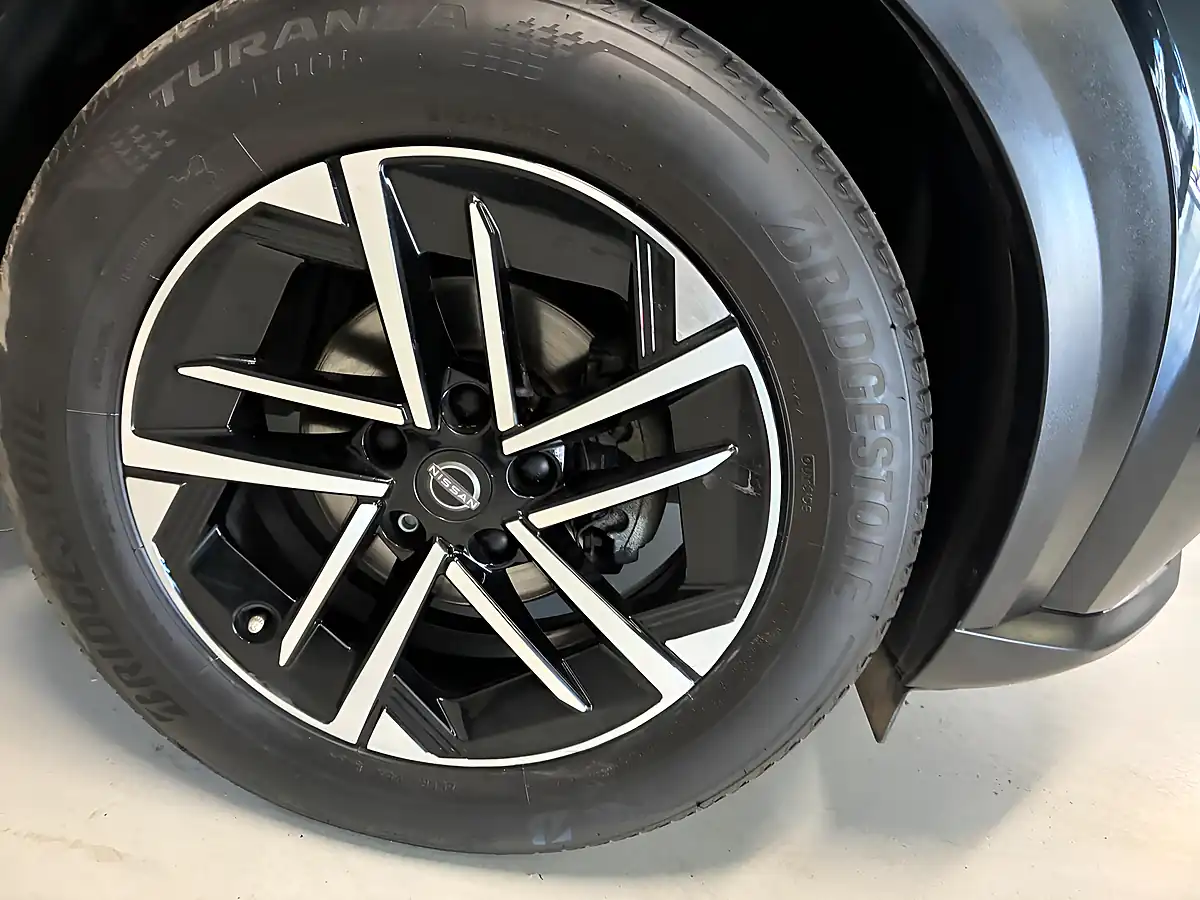 Used 2025 Nissan Juke N-Connecta Black - Interior and Exterior details 6