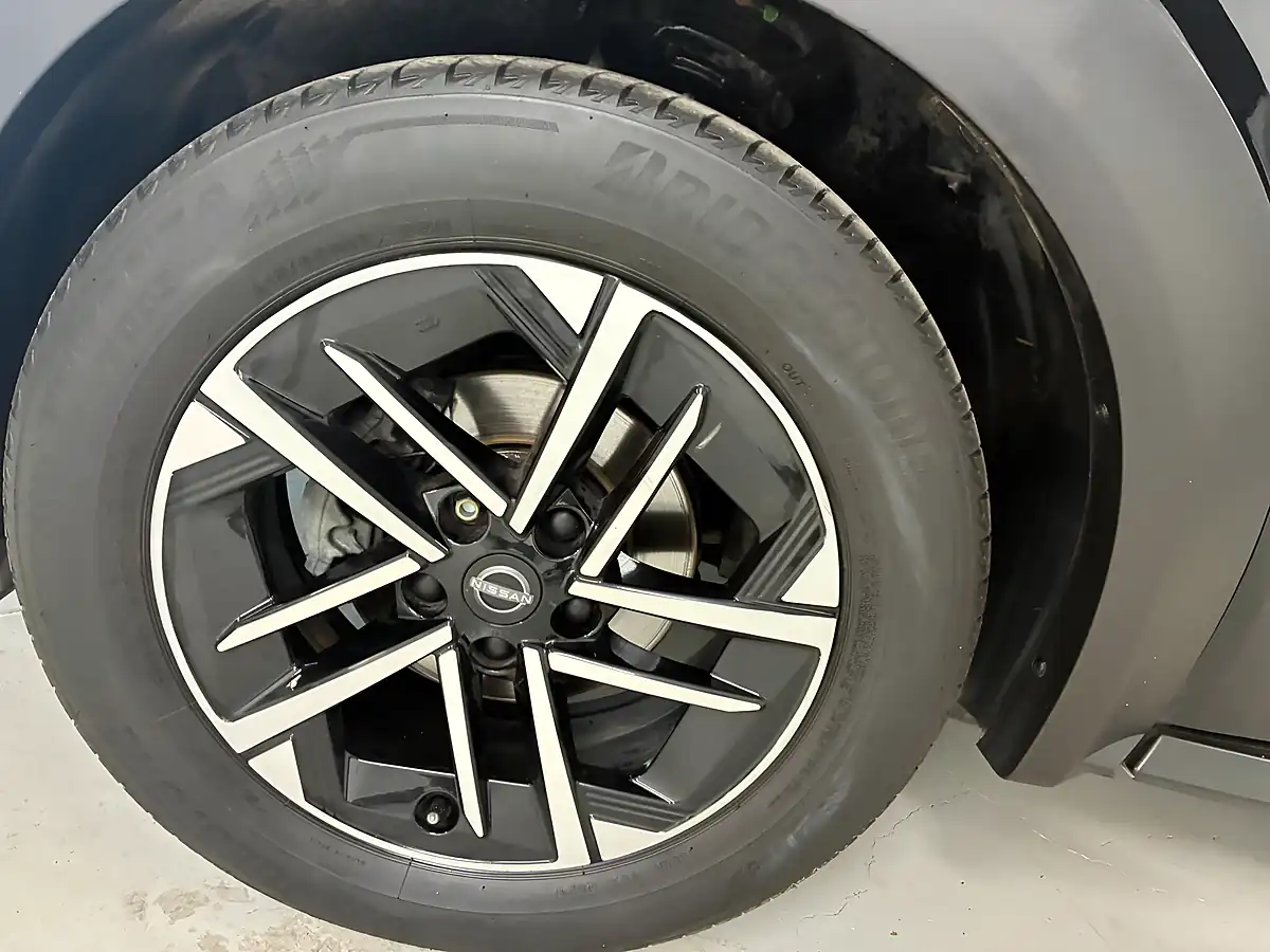 Used 2025 Nissan Juke N-Connecta Black - Interior and Exterior details 8