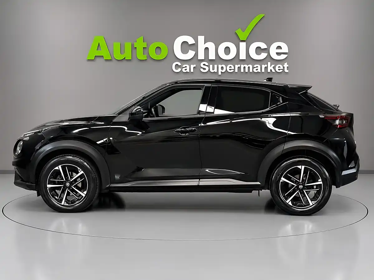 Used 2025 Nissan Juke N-Connecta Black - Interior and Exterior details 3