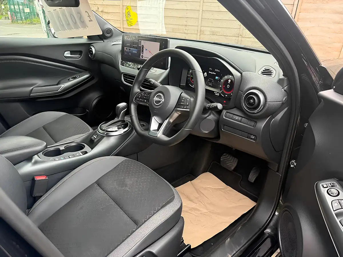 Used 2025 Nissan Juke N-Connecta Black - Interior and Exterior details 10