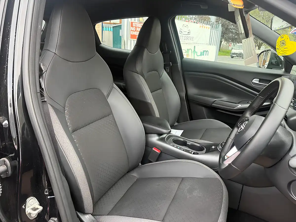 Used 2025 Nissan Juke N-Connecta Black - Interior and Exterior details 11