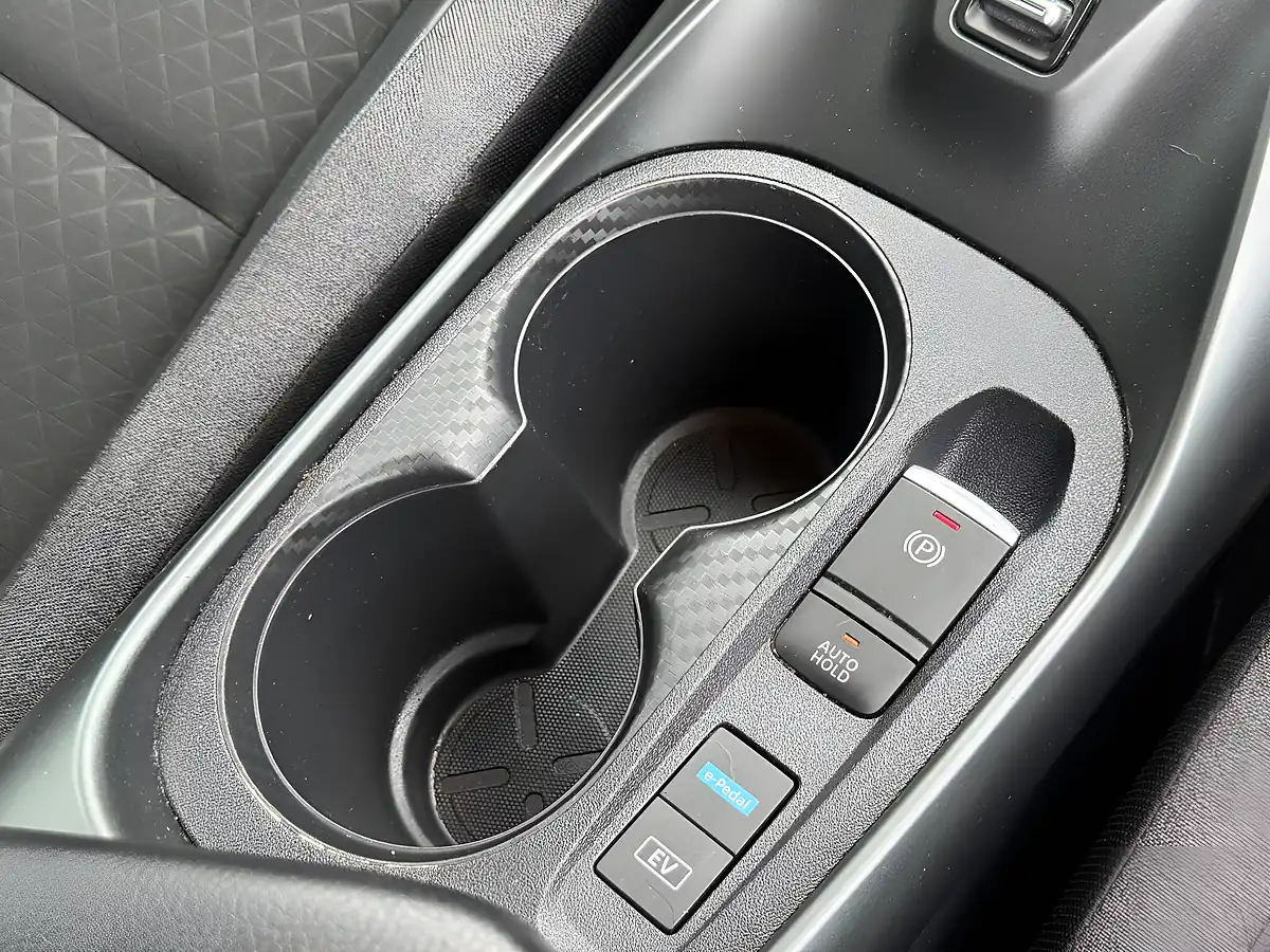 Used 2025 Nissan Juke N-Connecta Black - Interior and Exterior details 12