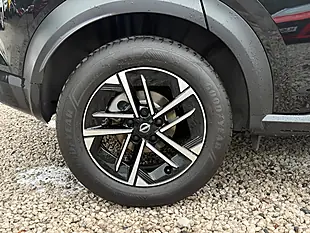 Used 2025 Nissan Juke N-Connecta Black - Interior and Exterior details 13