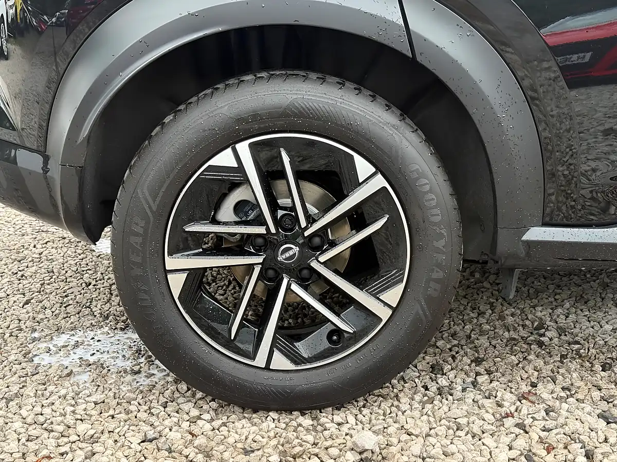 Used 2025 Nissan Juke N-Connecta Black - Interior and Exterior details 13