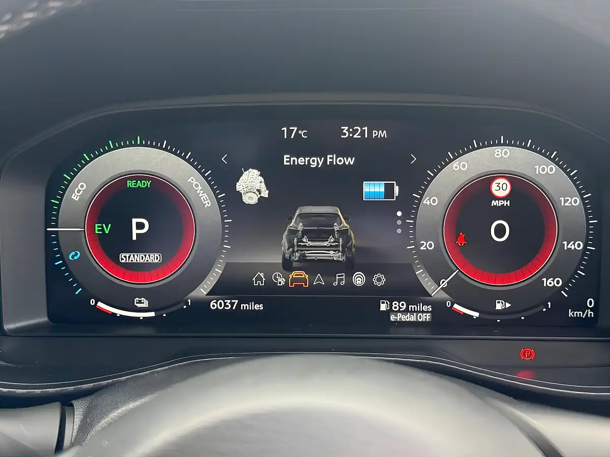 Used 2025 Nissan Juke N-Connecta Black - Interior and Exterior details 14