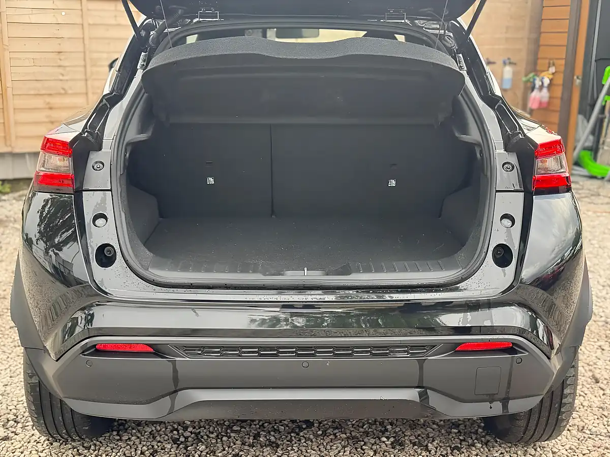 Used 2025 Nissan Juke N-Connecta Black - Interior and Exterior details 15