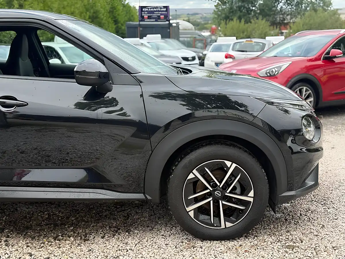Used 2025 Nissan Juke N-Connecta Black - Interior and Exterior details 19