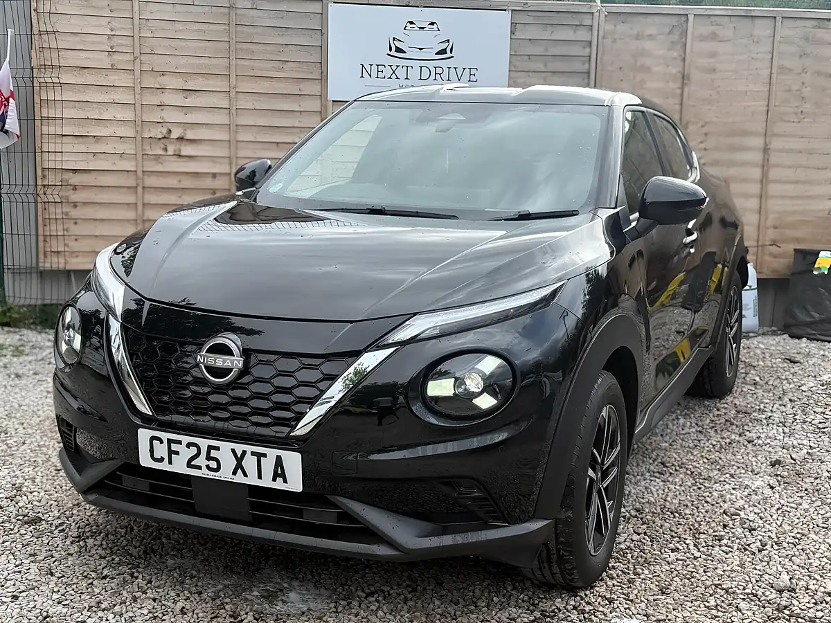 Used 2025 Nissan Juke N-Connecta Black - Interior and Exterior details 3