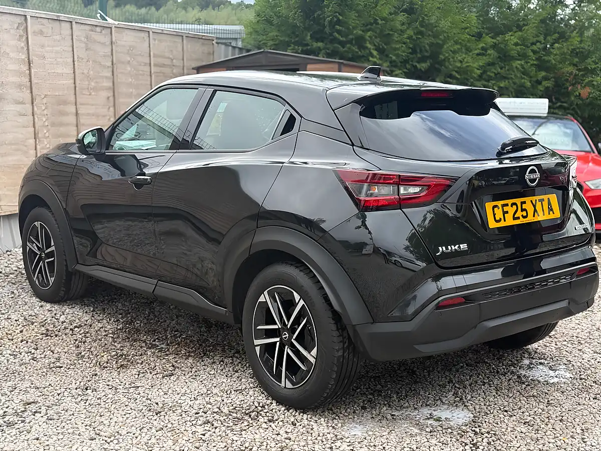 Used 2025 Nissan Juke N-Connecta Black - Interior and Exterior details 5