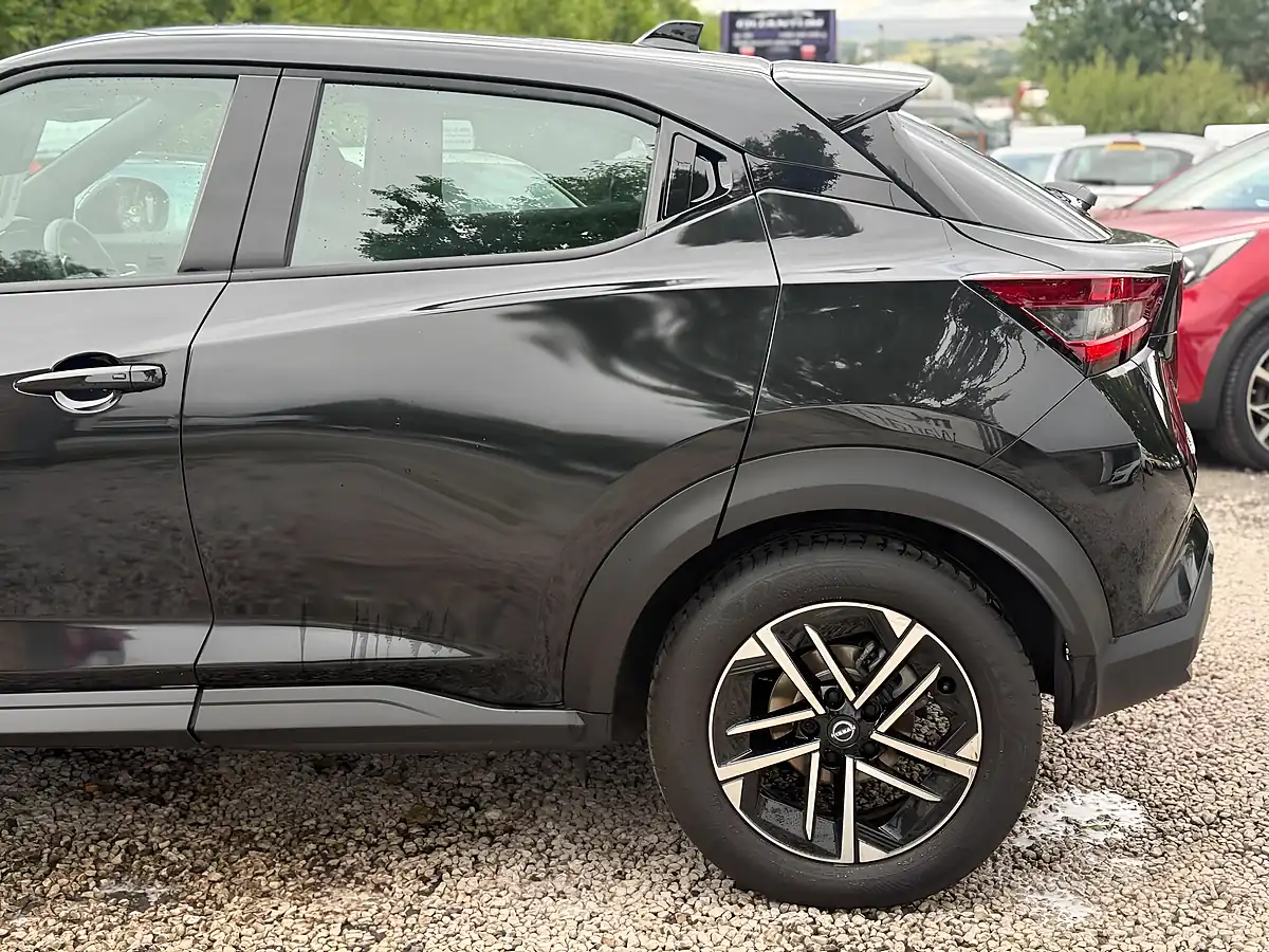 Used 2025 Nissan Juke N-Connecta Black - Interior and Exterior details 7