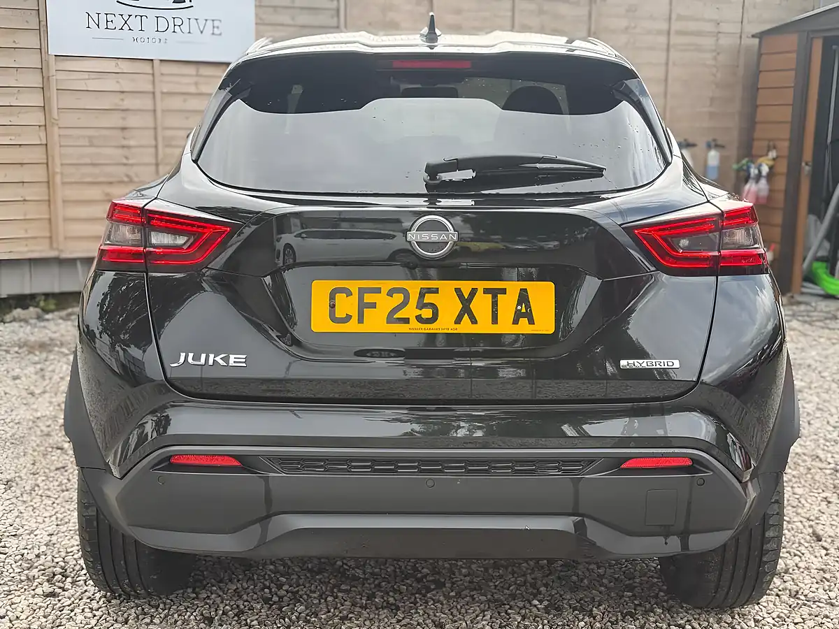 Used 2025 Nissan Juke N-Connecta Black - Interior and Exterior details 8