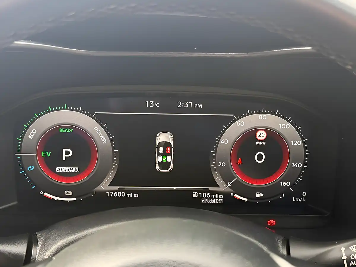 Used 2025 Nissan Juke N-Connecta Black - Interior and Exterior details 11