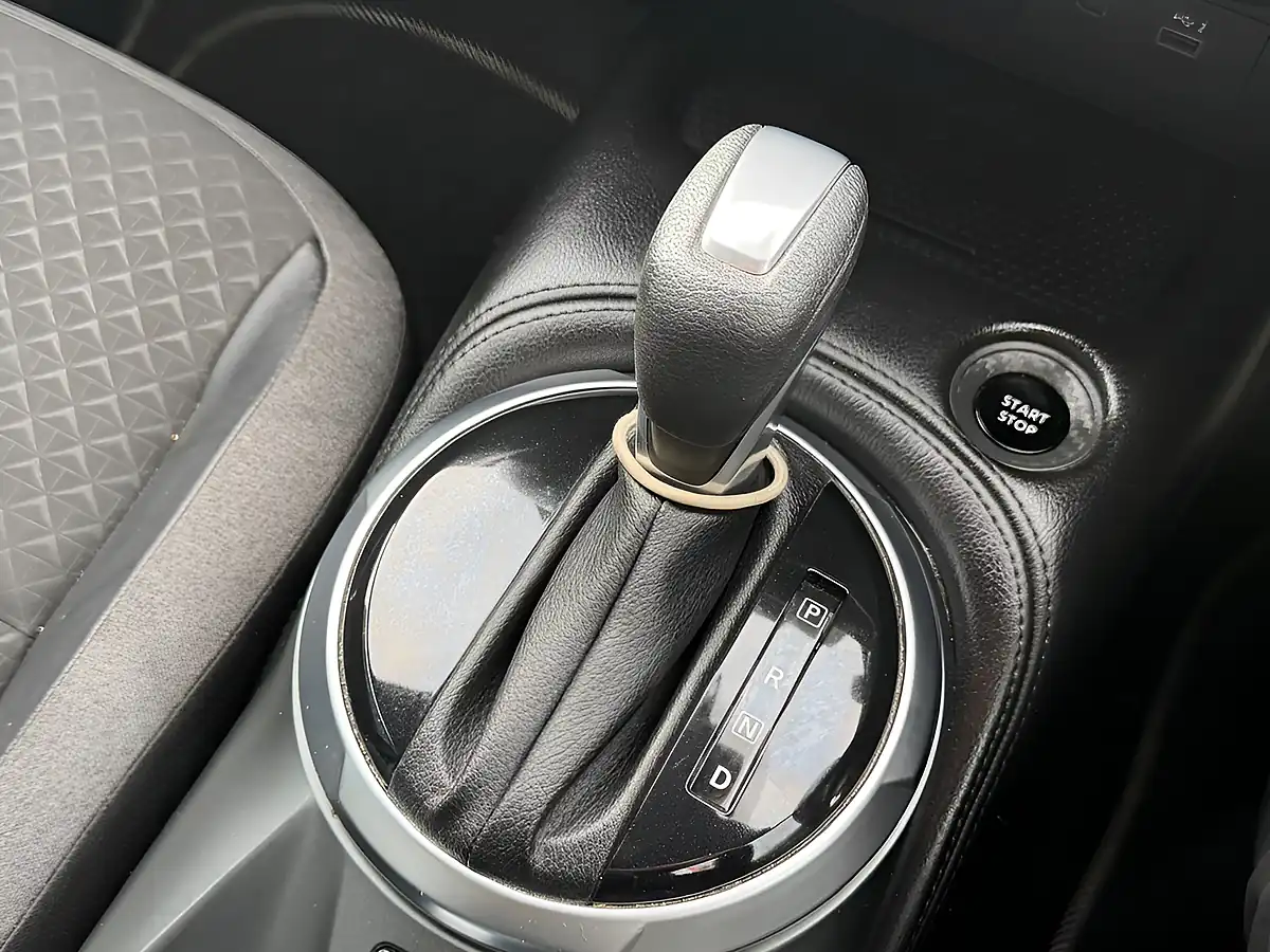Used 2025 Nissan Juke N-Connecta Black - Interior and Exterior details 14