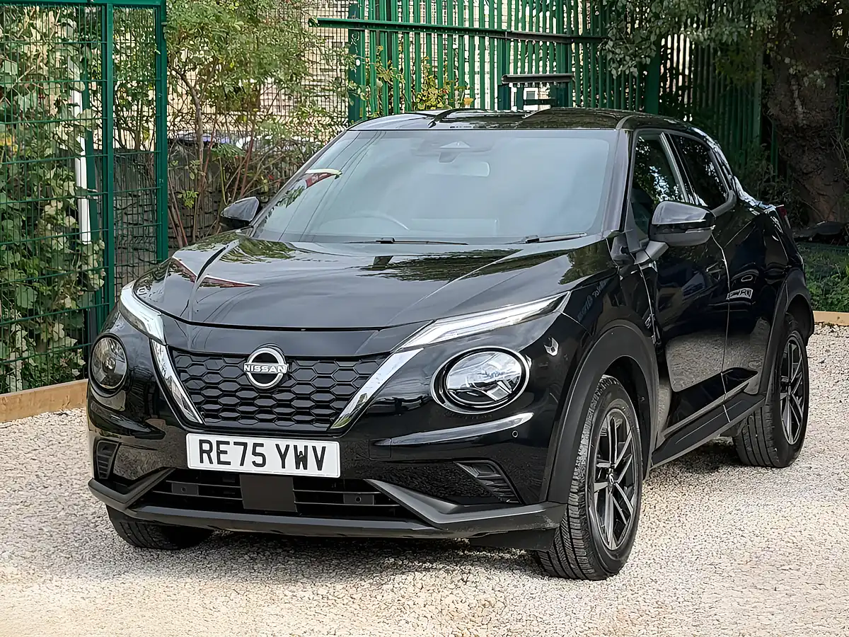 Used 2025 Nissan Juke N-Connecta Black - Interior and Exterior details 17