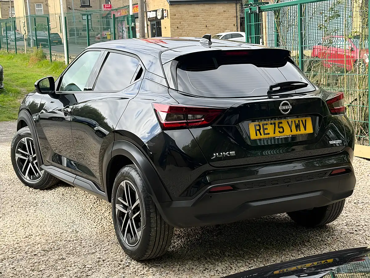 Used 2025 Nissan Juke N-Connecta Black - Interior and Exterior details 5