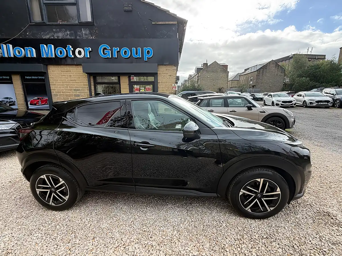 Used 2025 Nissan Juke N-Connecta Black - Interior and Exterior details 8