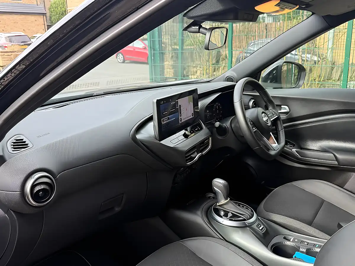 Used 2025 Nissan Juke N-Connecta Black - Interior and Exterior details 9