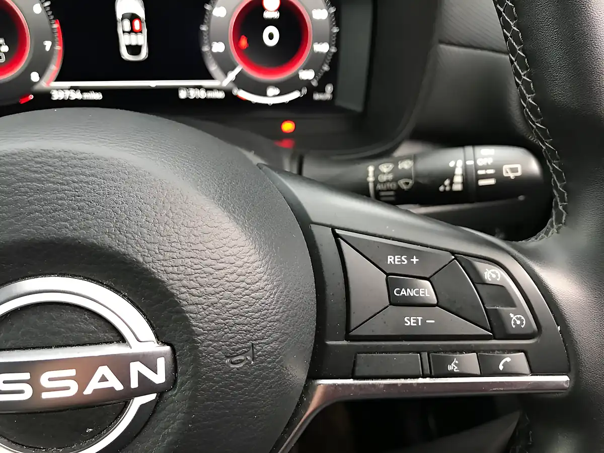 Used 2025 Nissan Juke N-Connecta Blue - Interior and Exterior details 12