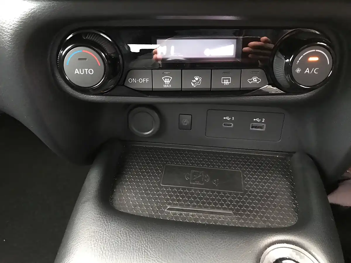Used 2025 Nissan Juke N-Connecta Blue - Interior and Exterior details 13