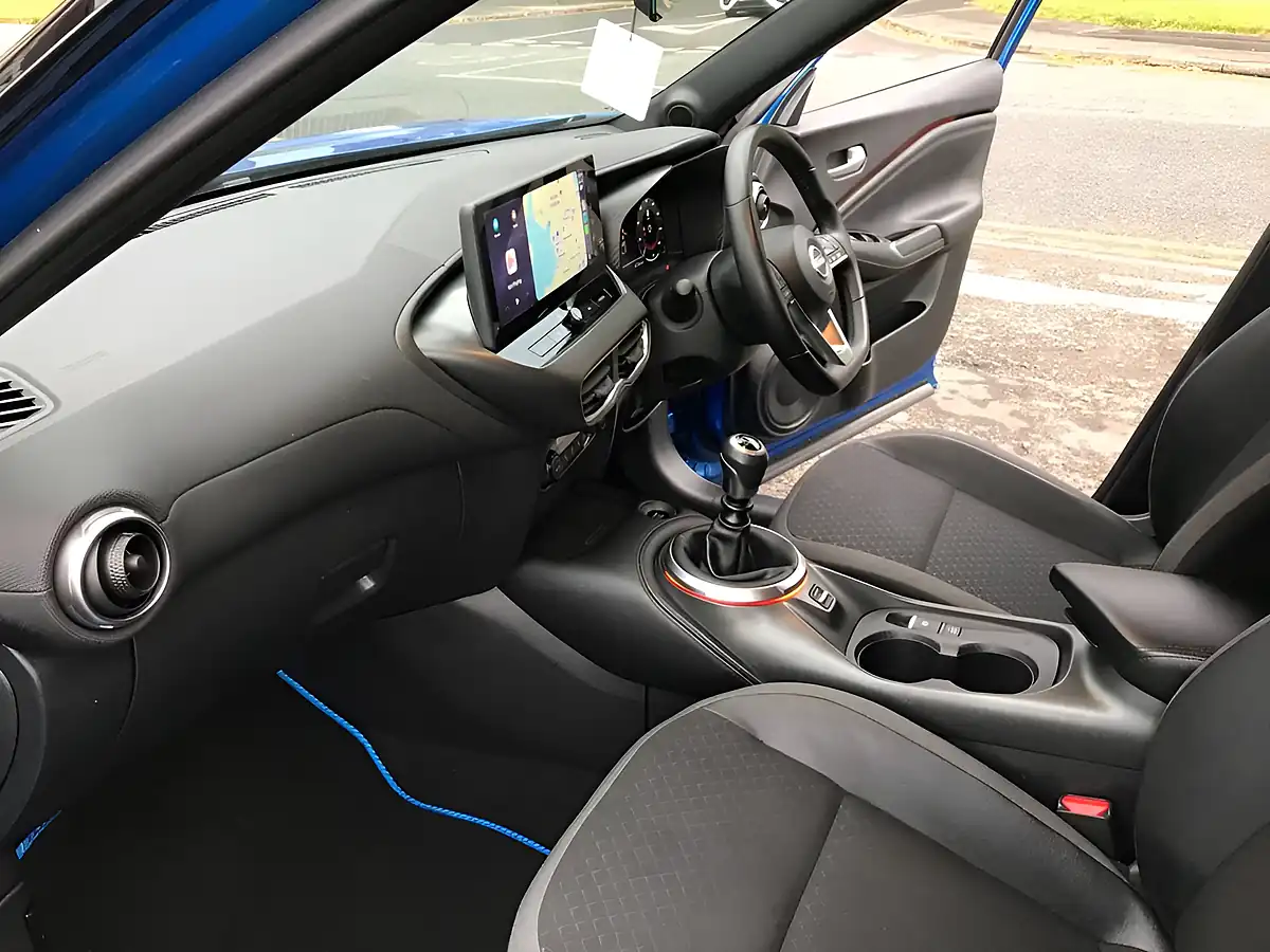 Used 2025 Nissan Juke N-Connecta Blue - Interior and Exterior details 15