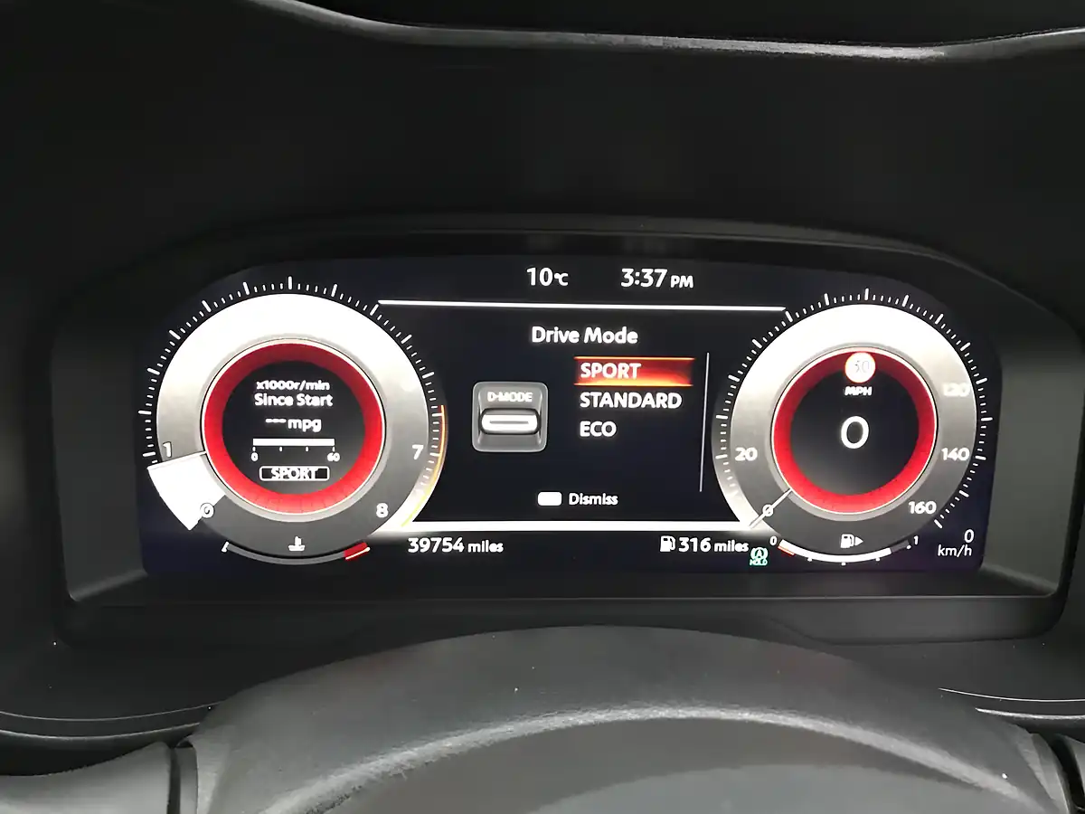 Used 2025 Nissan Juke N-Connecta Blue - Interior and Exterior details 16