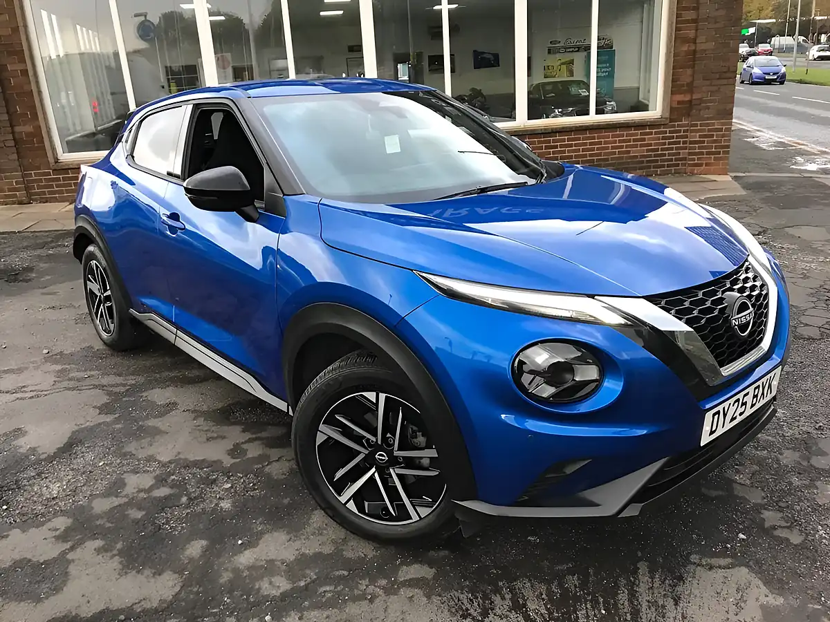 Used 2025 Nissan Juke N-Connecta Blue - Interior and Exterior details 17