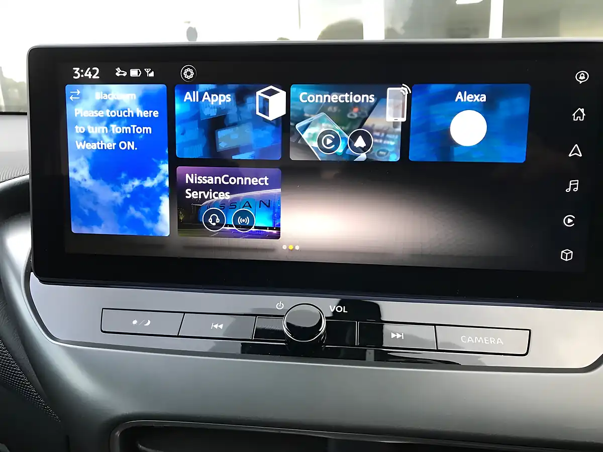 Used 2025 Nissan Juke N-Connecta Blue - Interior and Exterior details 2