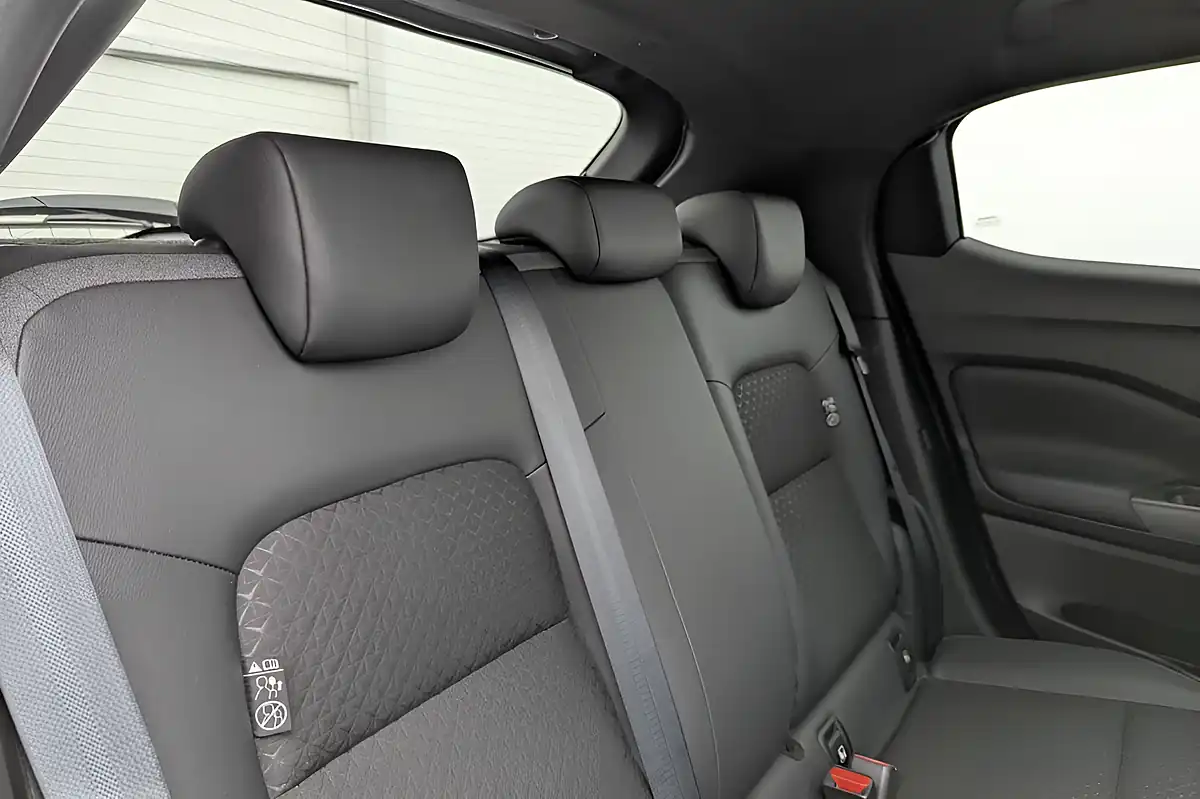 Used 2025 Nissan Juke N-Connecta Grey - Interior and Exterior details 11