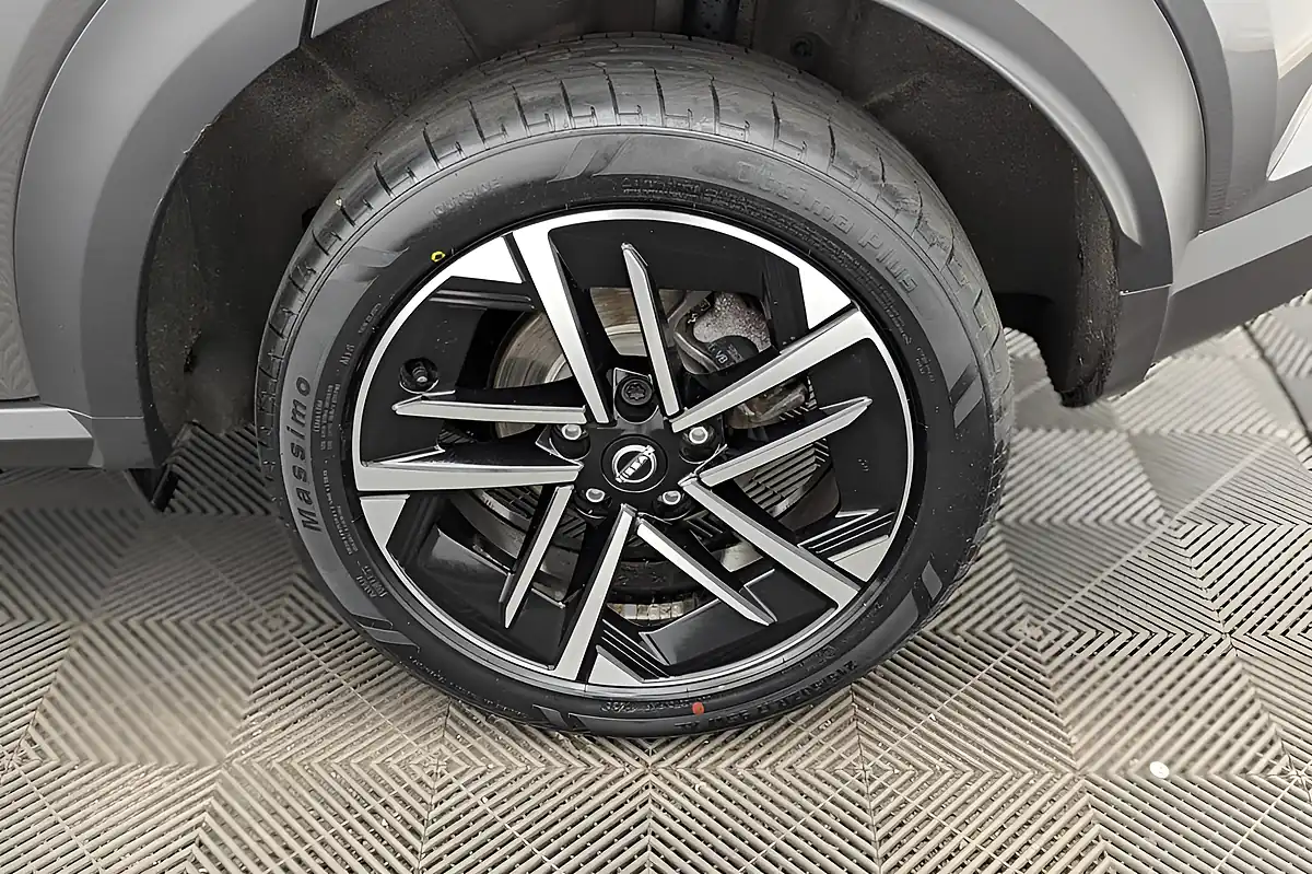 Used 2025 Nissan Juke N-Connecta Grey - Interior and Exterior details 20