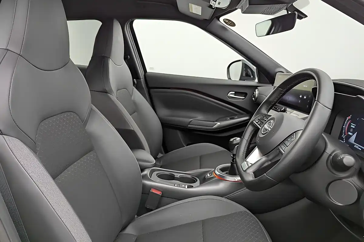 Used 2025 Nissan Juke N-Connecta Grey - Interior and Exterior details 3