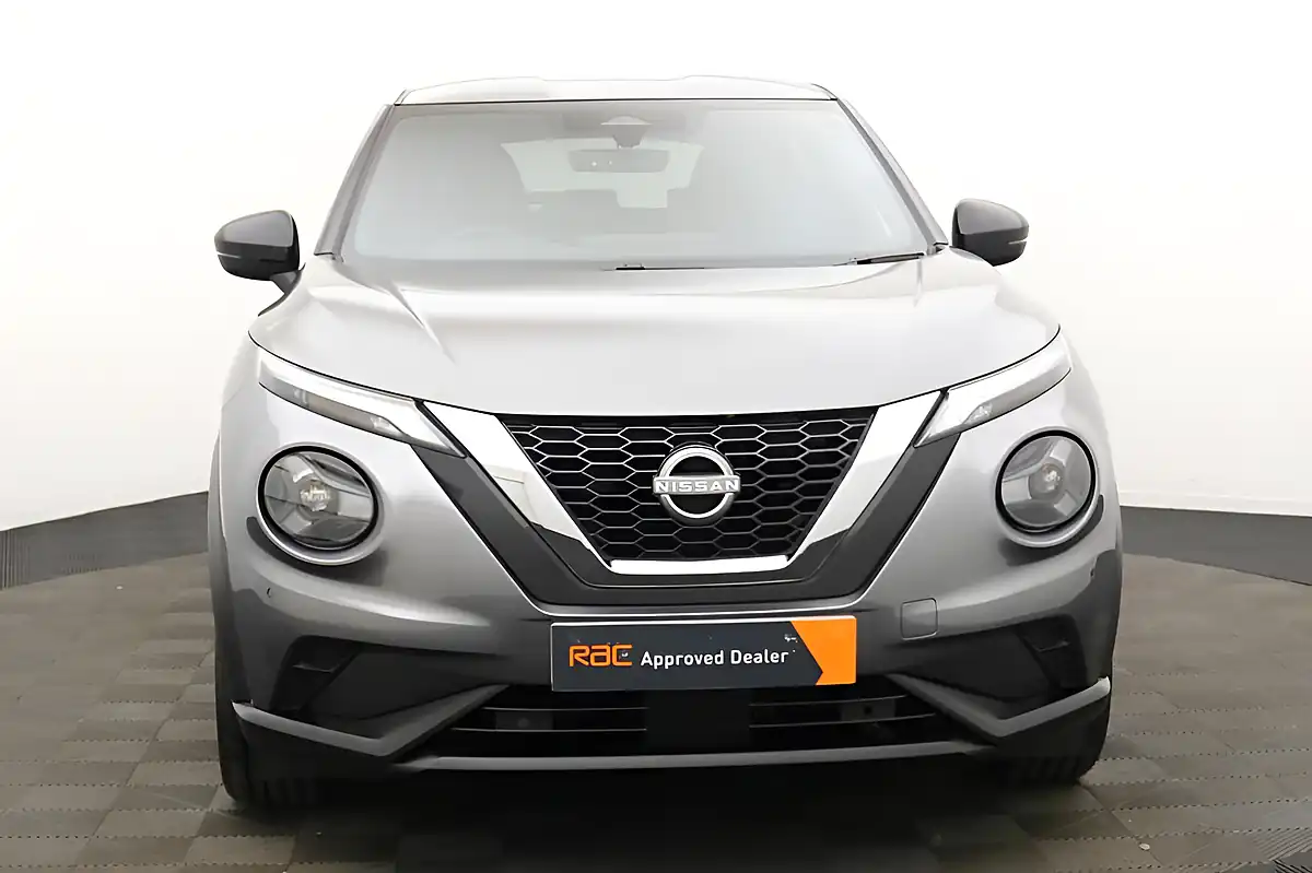 Used 2025 Nissan Juke N-Connecta Grey - Interior and Exterior details 9