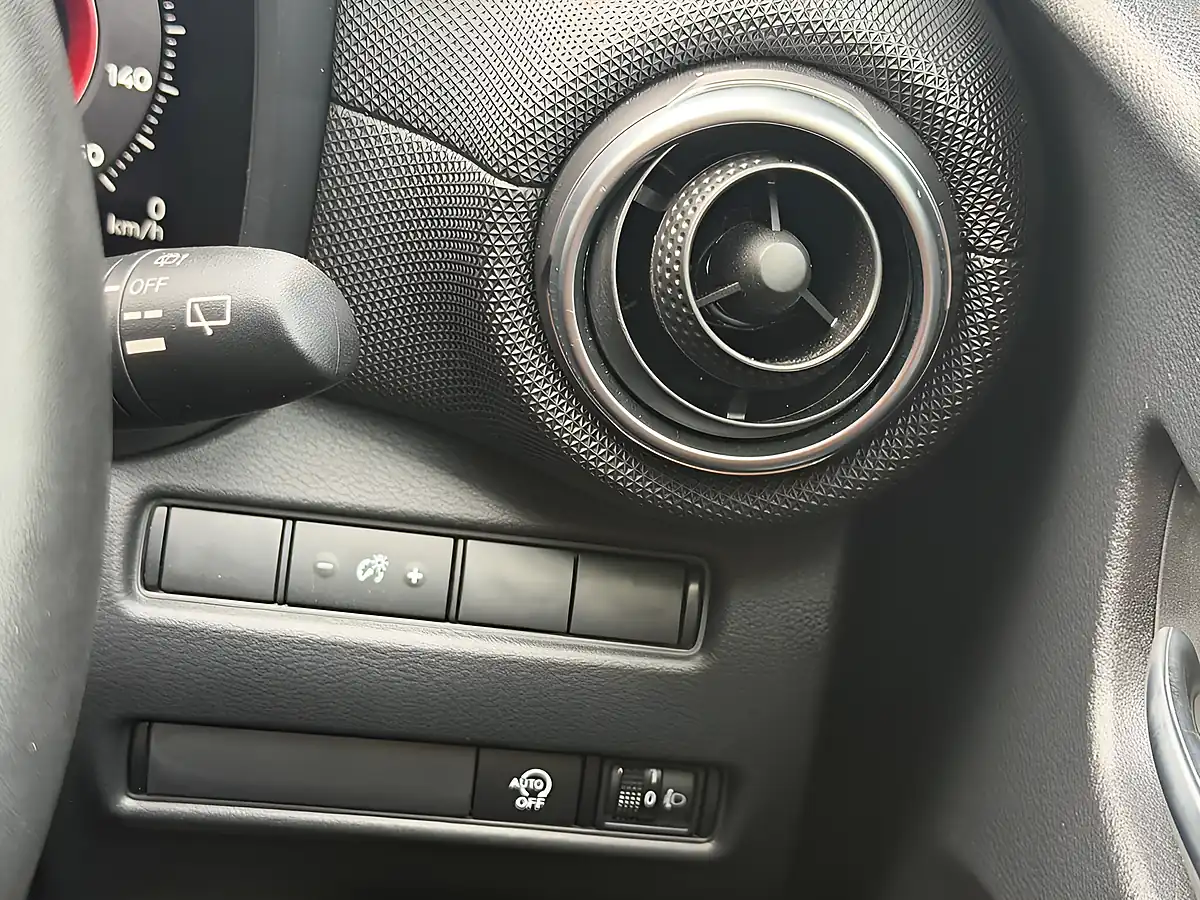 Used 2025 Nissan Juke N-Connecta Grey - Interior and Exterior details 18