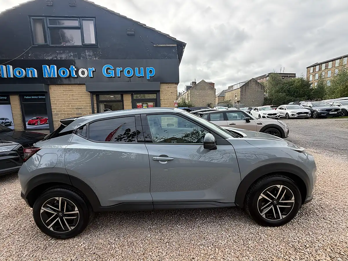 Used 2025 Nissan Juke N-Connecta Grey - Interior and Exterior details 7