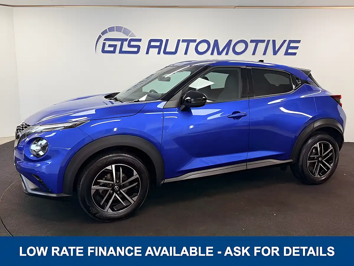 Used 2025 Nissan Juke N-Connecta Magnetic Blue - Front View