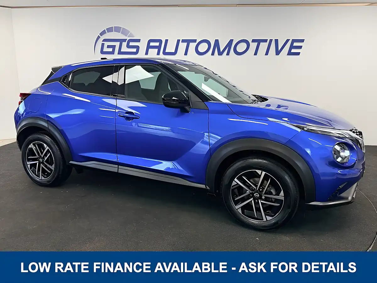 Used 2025 Nissan Juke N-Connecta Magnetic Blue - Front View